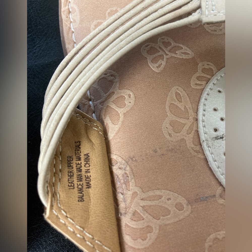 B.O.C. Born Concept tan leather thong flip flop sandals. 10 - Picture 5 of 6